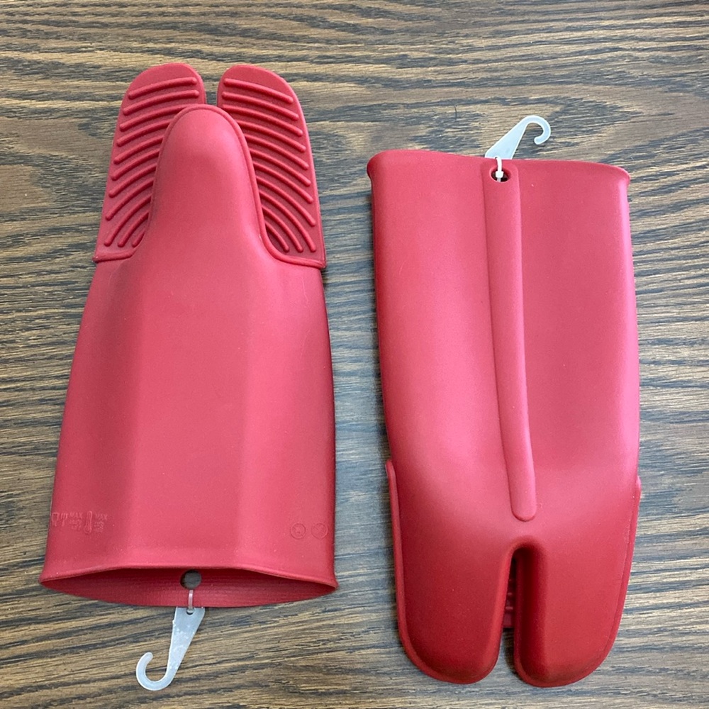 Silicone Oven Baking Mitts NWT